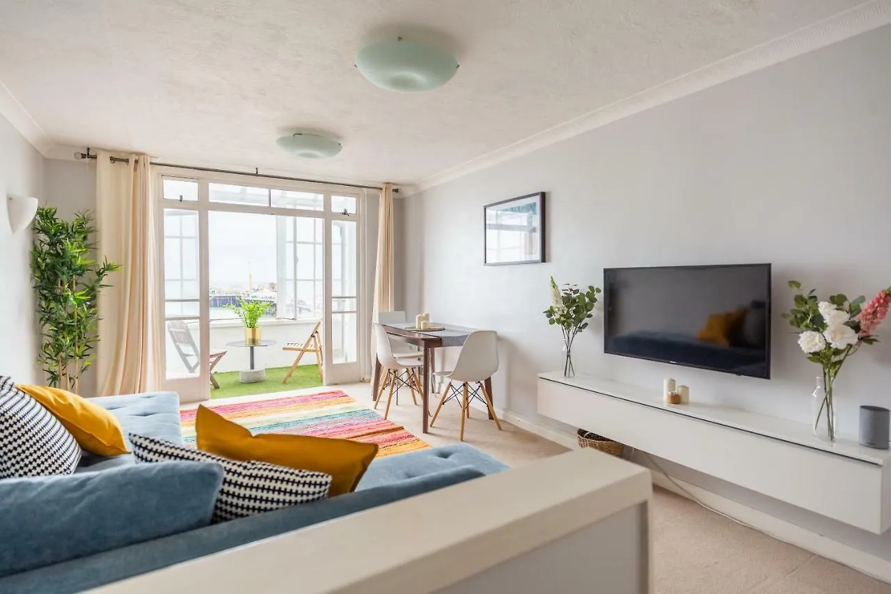 Pier Court Apartments 브라이턴 영국